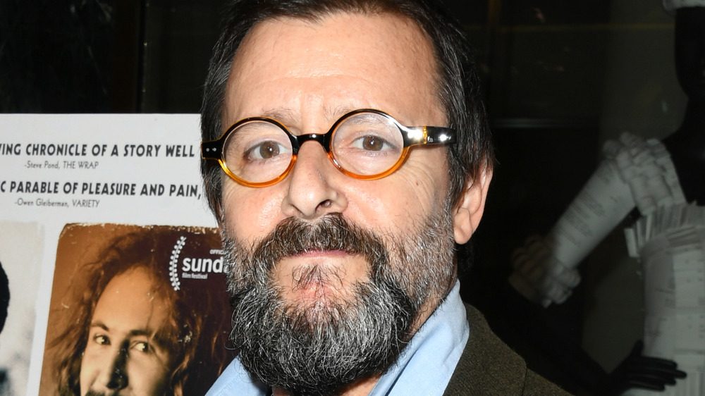 Judd Nelson fronce les sourcils