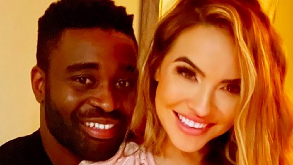 Keo Motsepe et Chrishell Stause posant pour un selfie