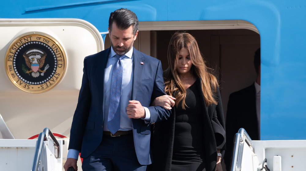 Donald Trump, Jr. et Kimberly Guilfoyle débarquent