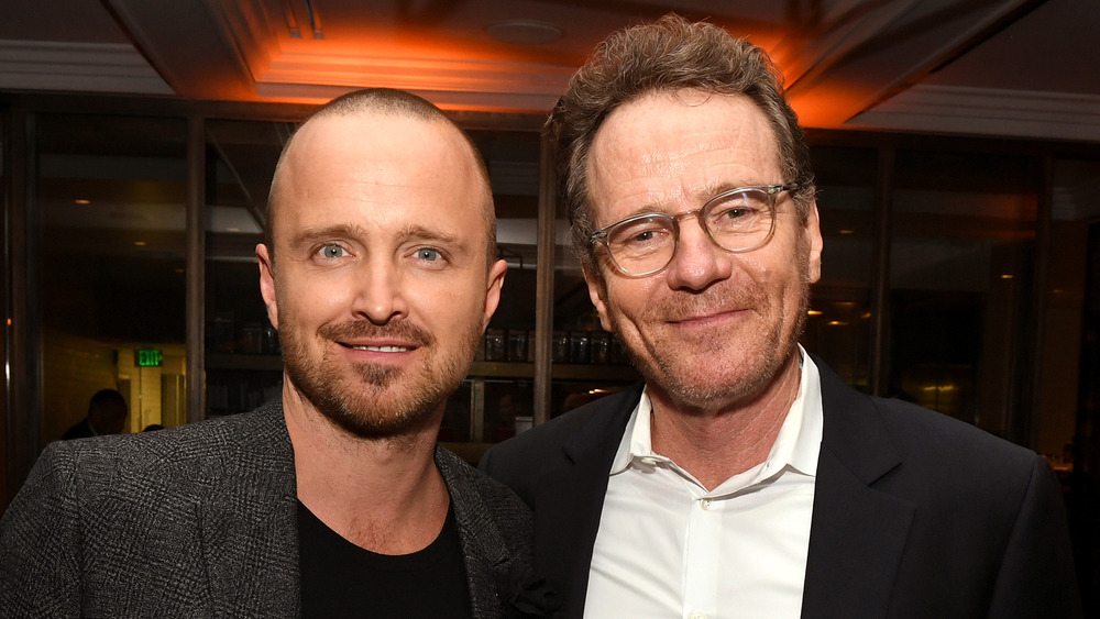 Bryan Cranston et Aaron Paul souriant lors d'un événement