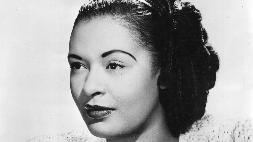 Billie Holiday pose pour une photo