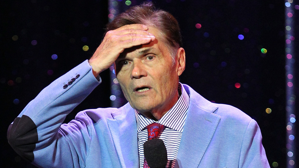 Fred Willard se produisant à la célébration annuelle de la comédie de la Myeloma Foundation