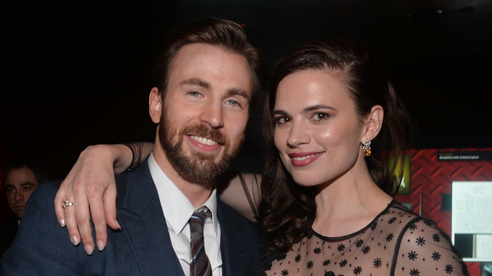 À l’intérieur de l’amitié de Hayley Atwell avec Chris Evans