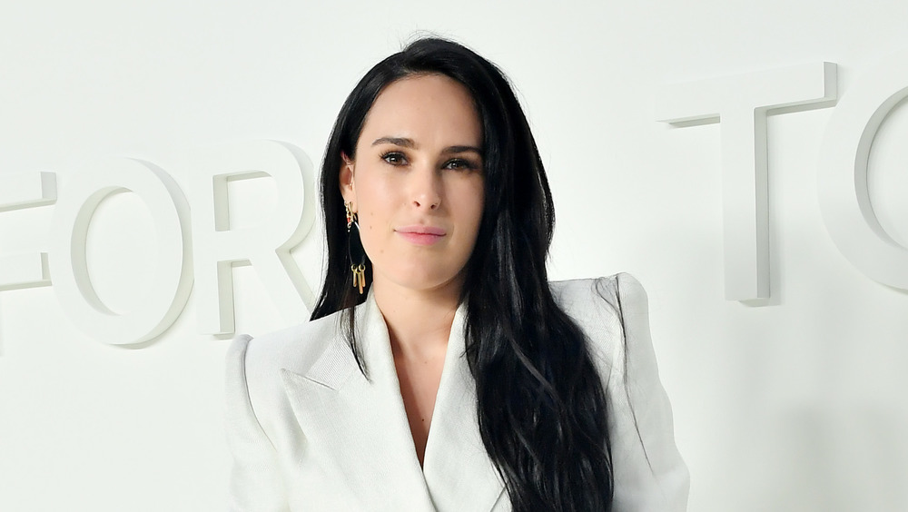 Dans la bataille de Rumer Willis avec la sobriété