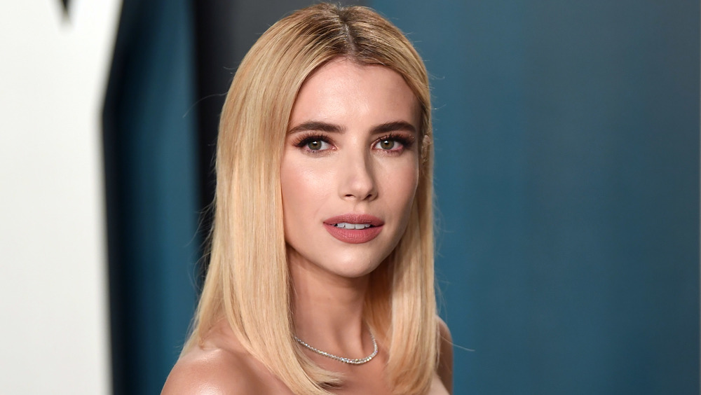 La vraie raison du tatouage de la lune d’Emma Roberts