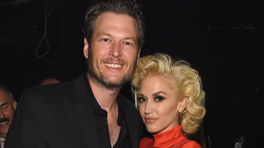 Gwen Stefani et Blake Shelton souriant