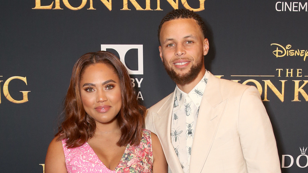 Steph Curry et Ayesha Curry posant