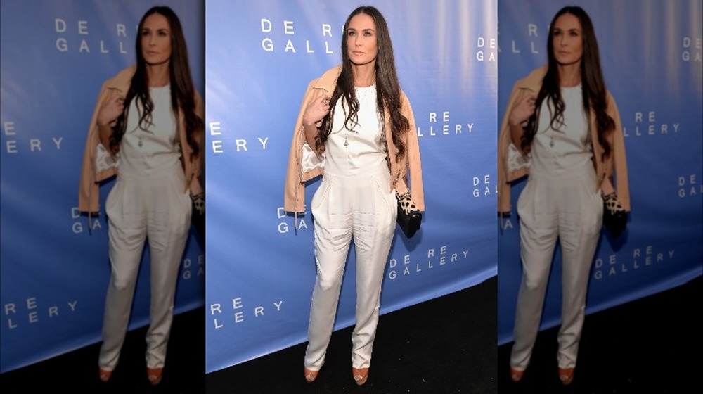 Demi Moore dans une galerie d'art