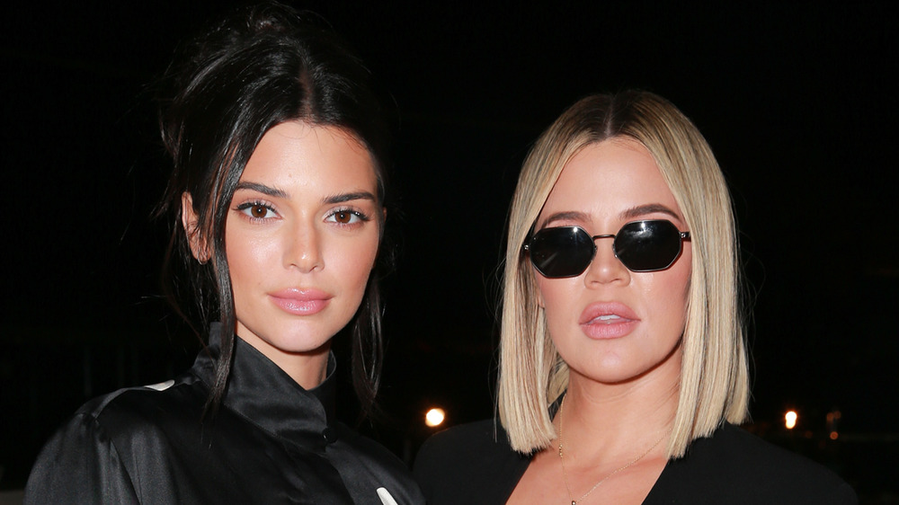 Kendall Jenner et Khloe Kardashian lors d'un tournoi de poker caritatif