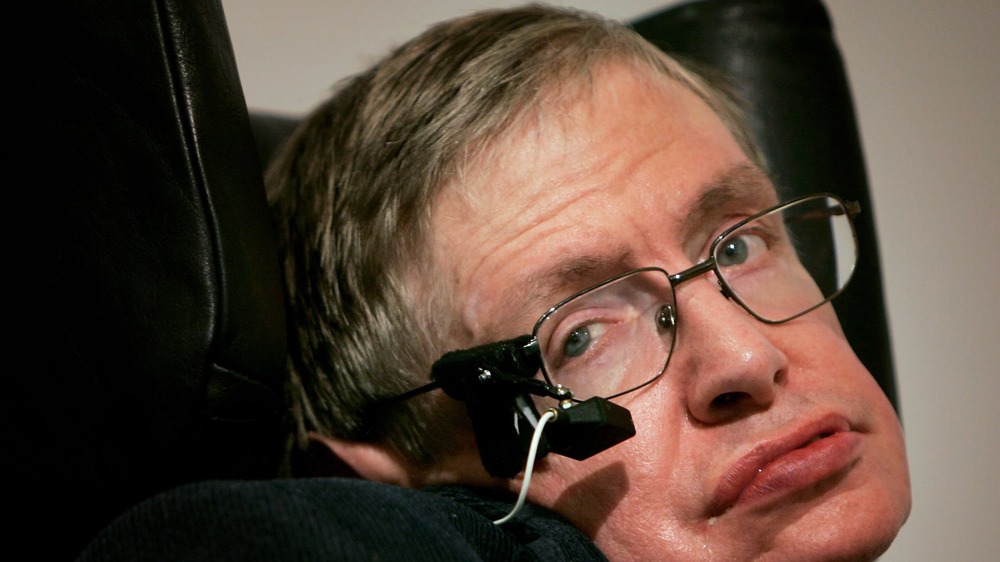 Stephen Hawking prononçant un discours en 2007