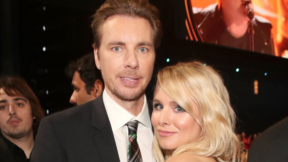 Dax Shepard et Kristen Bell souriant à la remise des prix