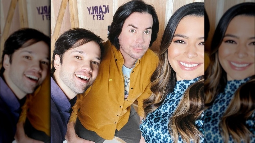 Nathan Kress, Jerry Trainor et Miranda Cosgrove souriant