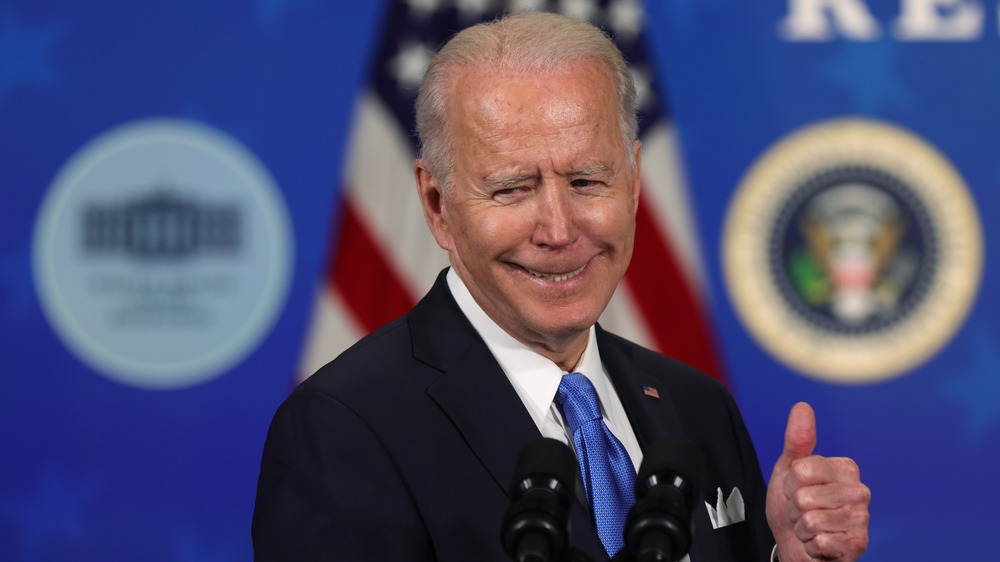 Joe Biden abandonne les pouces