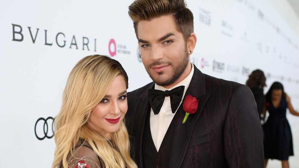 Alisan Porter et Adam Lambert souriants