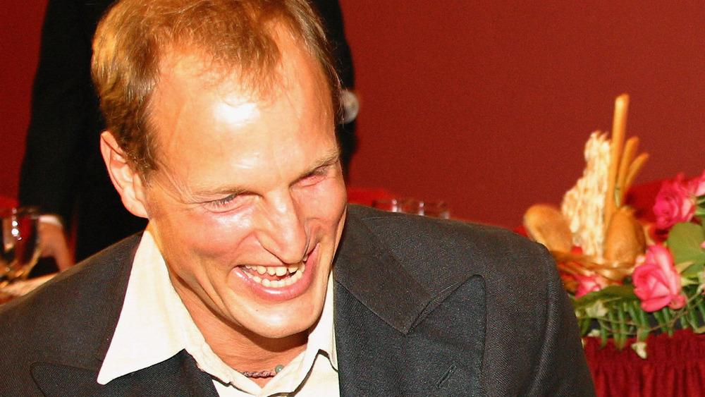 Woody Harrelson en riant