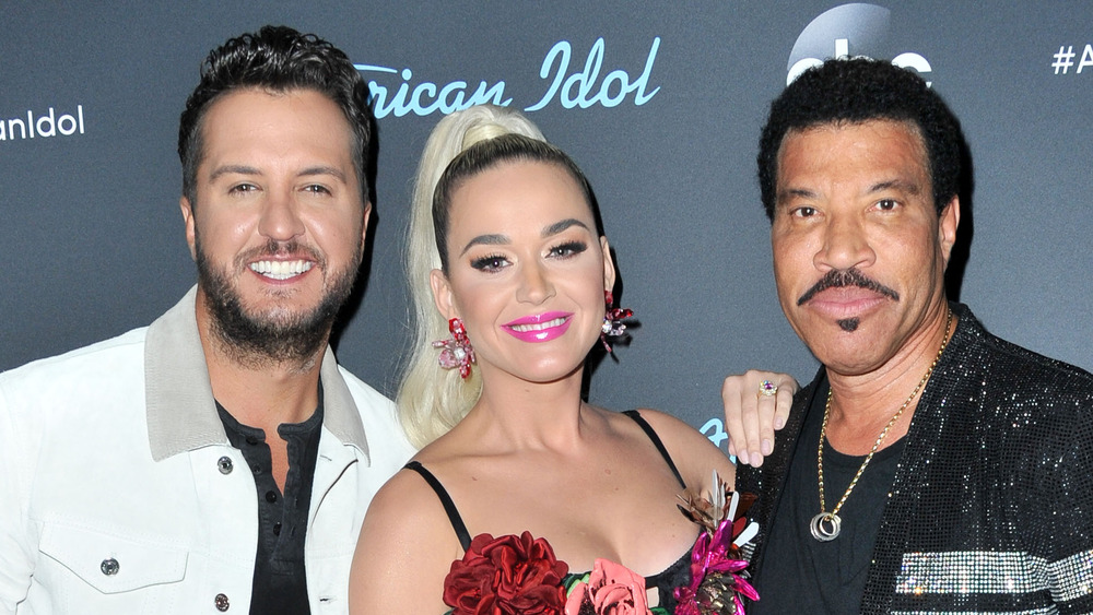 Luke Bryan, Katy Perry et Lionel Richie posant pour American Idol