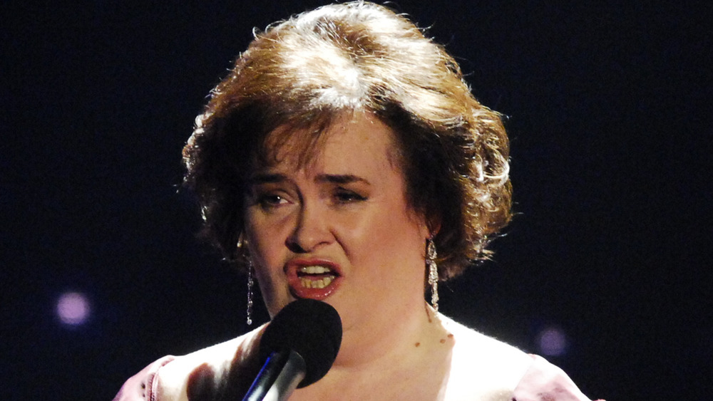 Susan Boyle chantant sur scène