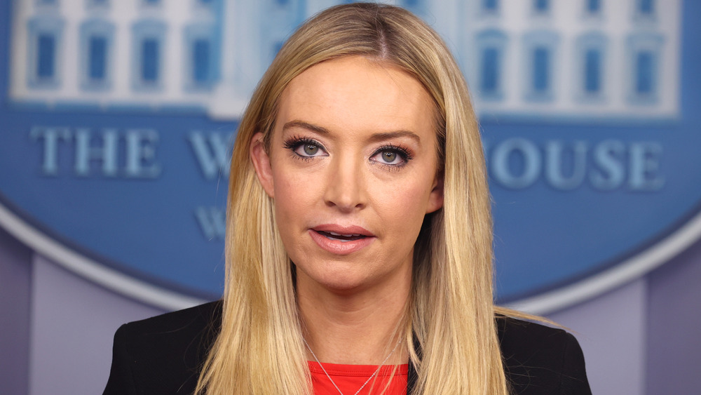 Kayleigh McEnany s'exprimant lors d'un point de presse 