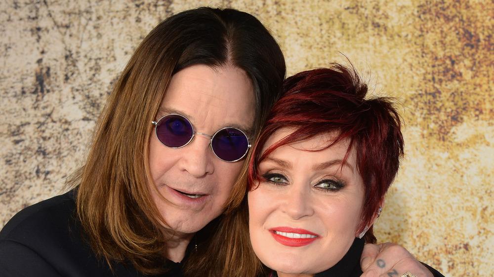 Ozzy Osbourne embrasse sa femme Sharon Osbourne