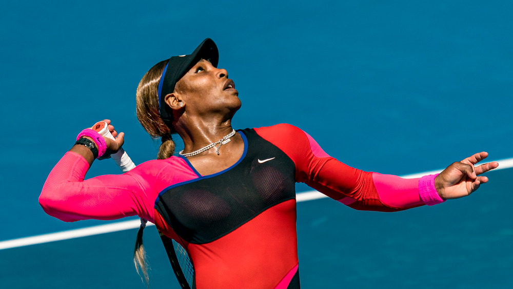 Serena Williams joue au tennis