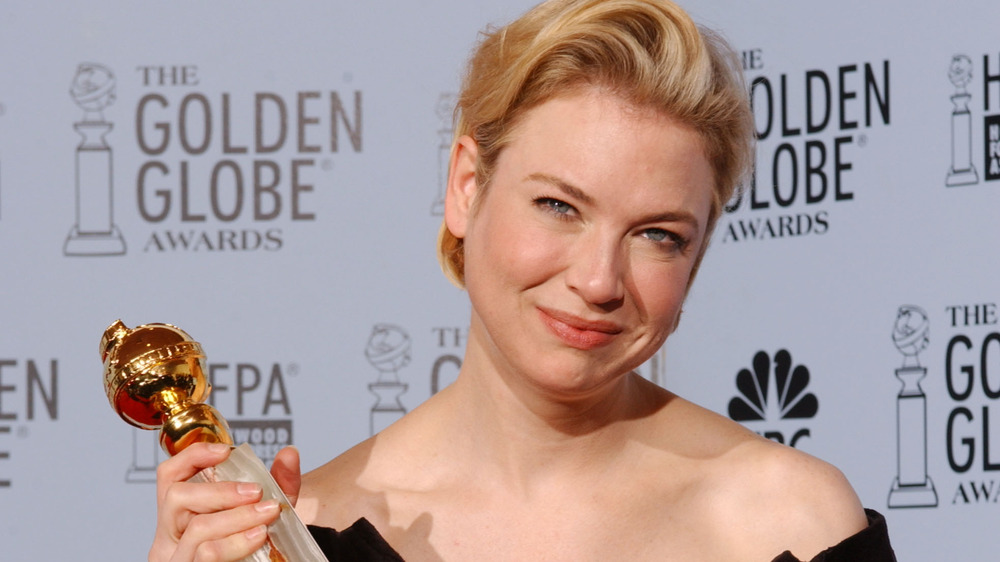 Renee Zellweger regardant devant