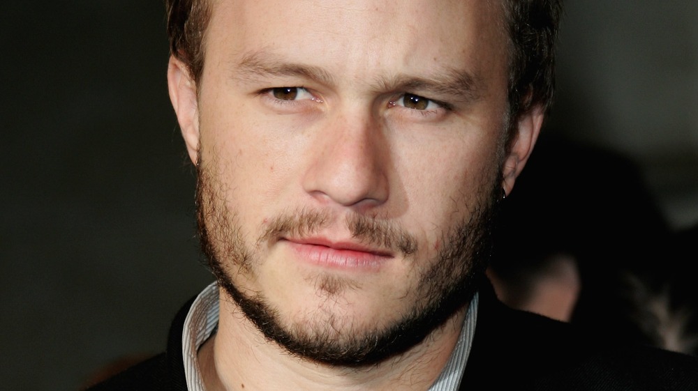 Heath Ledger plissant les yeux