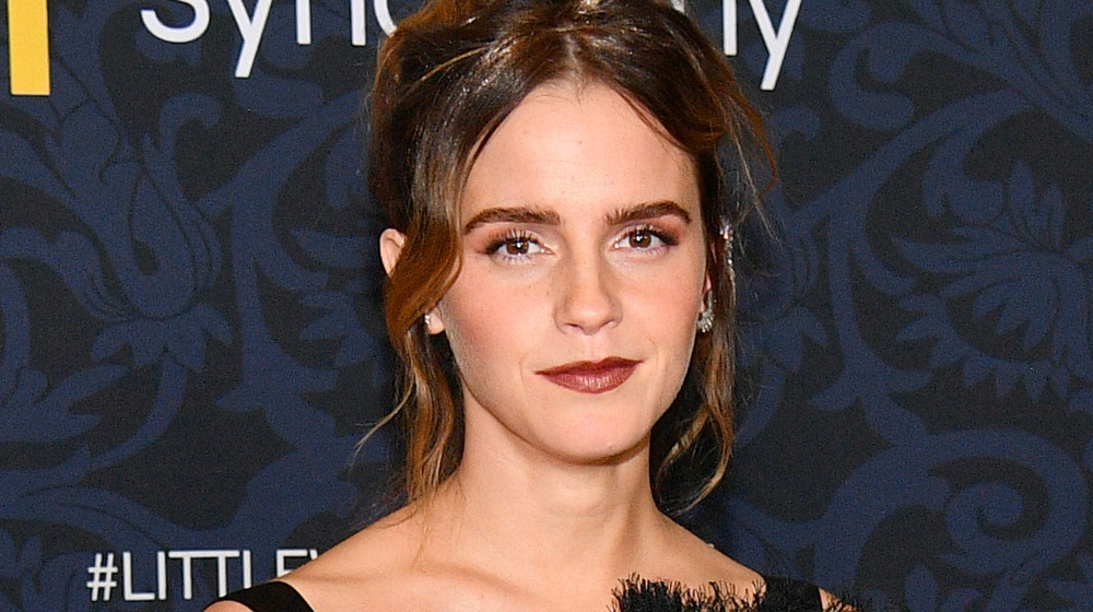 Emma Watson pose à la première de Little Women