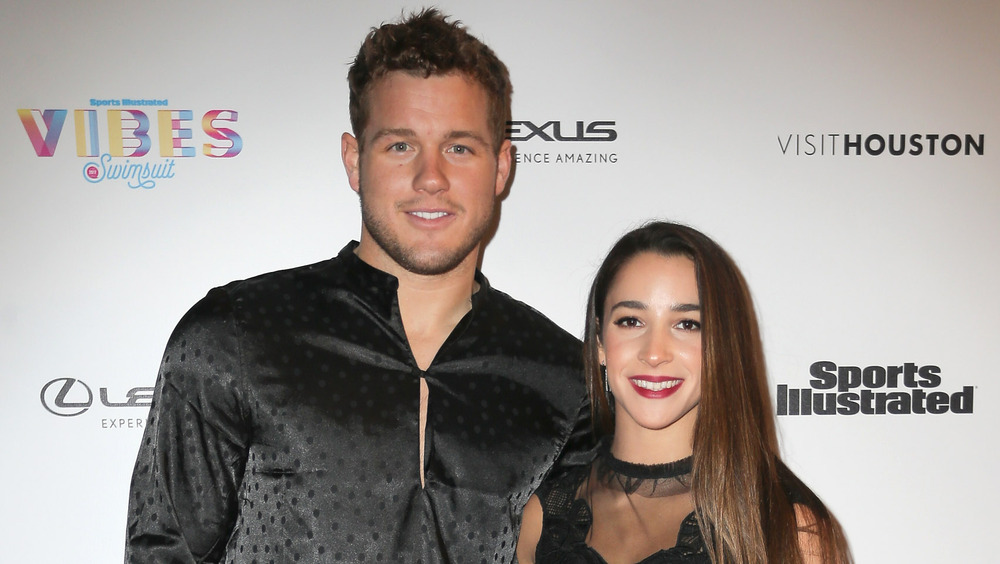 Colton Underwood et Aly Raisman souriant ensemble 