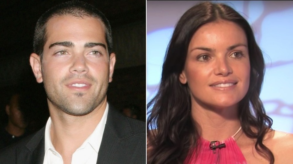 Jesse Metcalfe souriant (à gauche), Courtney Robinson souriant (à droite)