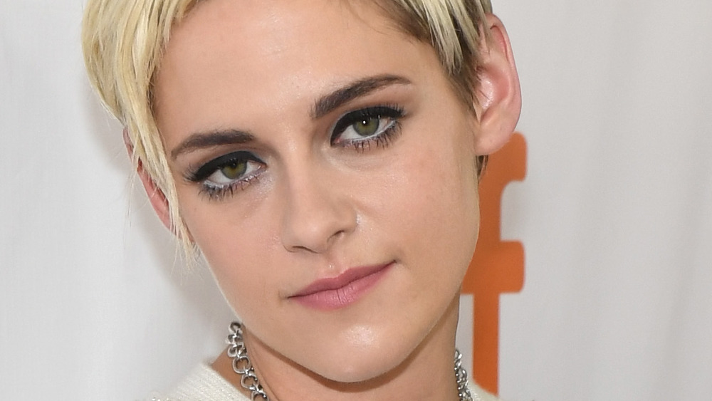 Comment Kristen Stewart s’est complètement transformée en princesse Diana