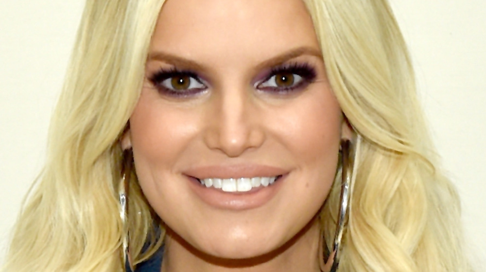 Jessica Simpson parle du test positif pour COVID-19