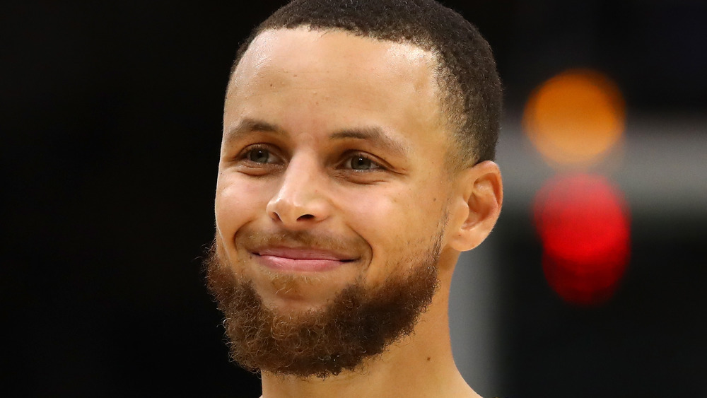 Steph Curry souriant