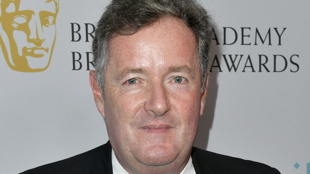 Piers Morgan fume sur Meghan et Harry.  Voici pourquoi