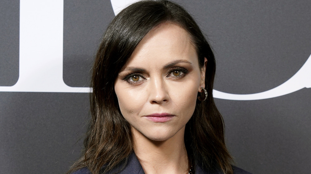 Pourquoi Christina Ricci a frappé quelqu’un lorsqu’elle a hébergé SNL