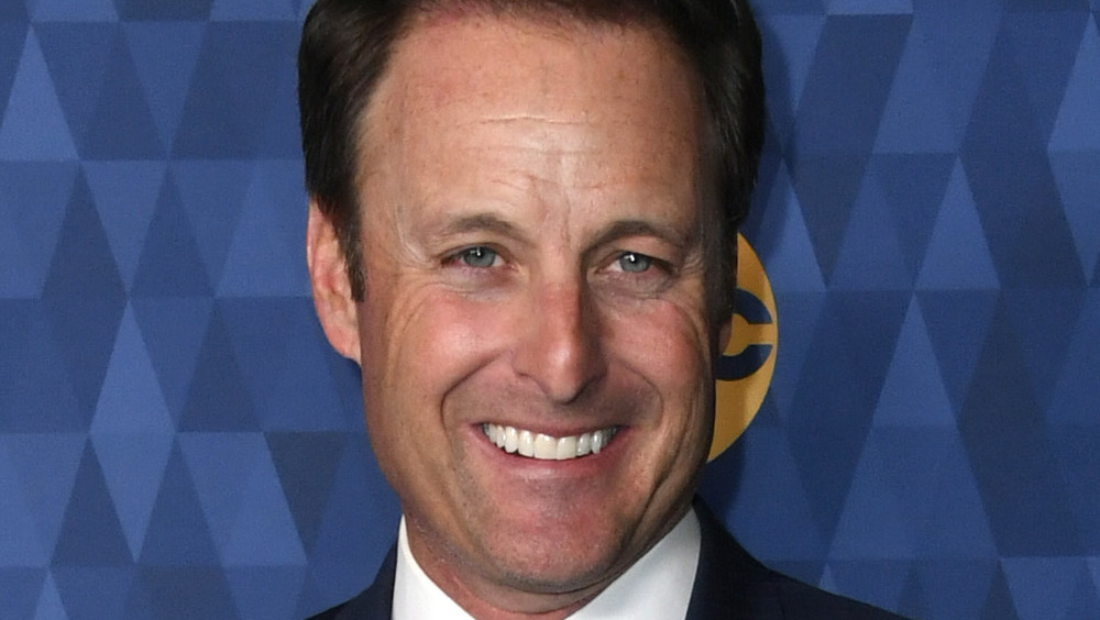 Pourquoi les fans pensent que Chris Harrison ne sera pas l’hôte de la Bachelorette