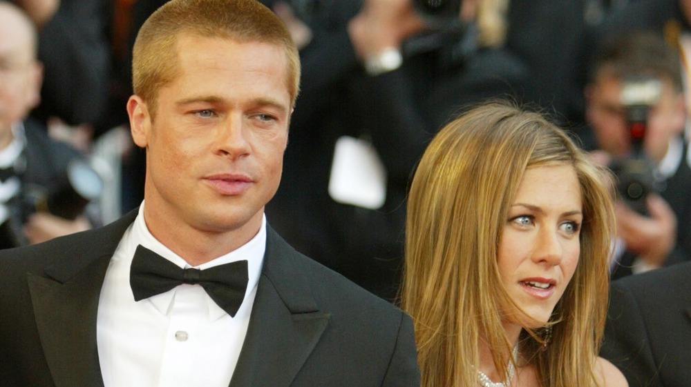 Brad Pitt et Jennifer Aniston posant lors d'une première de film