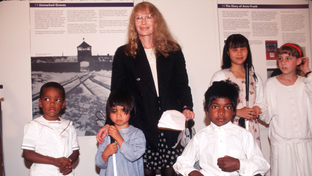 Mia Farrow et ses enfants, 1996 à New York.