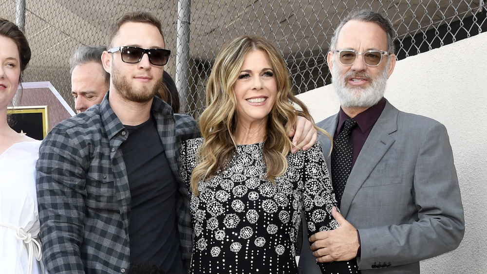 Chet Hanks, Rita Wilson et Tom Hanks posent