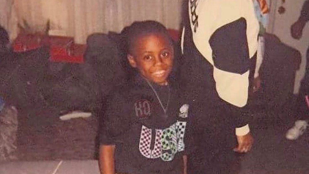 Lil Wayne souriant dans la photo de l'enfance