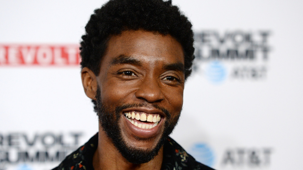 Chadwick Boseman souriant