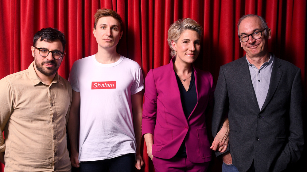 Simon Bird Tom Rosenthal, Tamsin Greig, et Ritter Paul à la première "Friday Night Dinner"