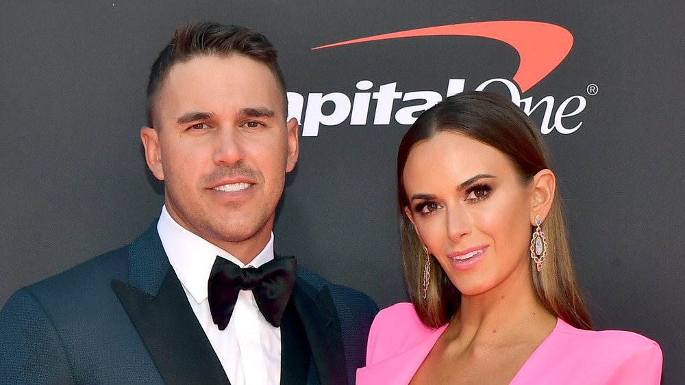 Brooks Koepka et Jena Sims souriant