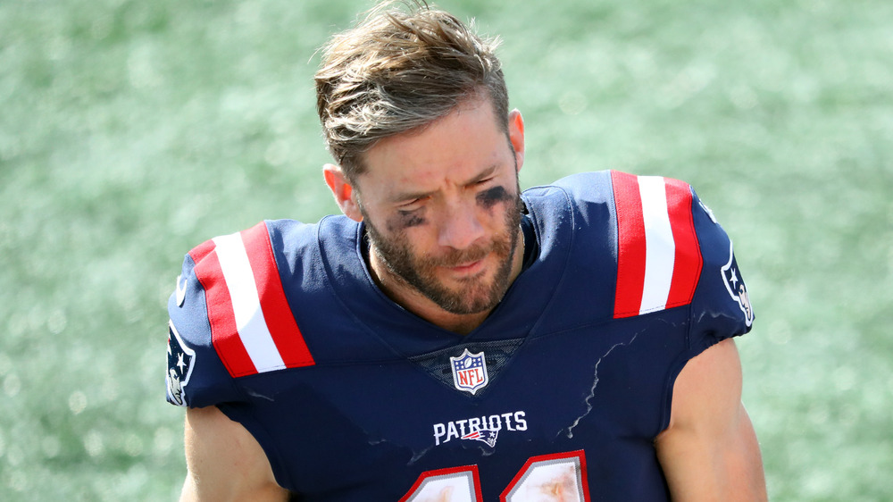 Julian Edelman jouant au football