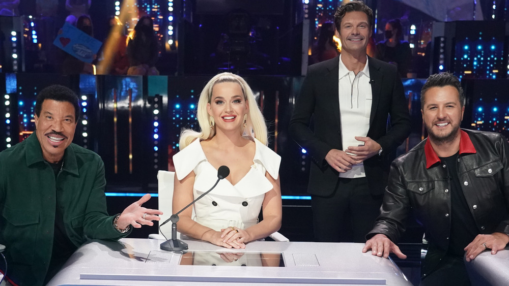 Lionel Richie, Katy Perry, Ryan Seacrest et Luke Bryan dans `` American Idol ''