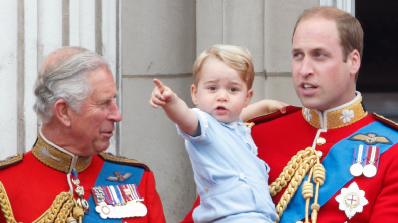 Le prince Charles, le prince George et le prince William lors de la parade de couleurs