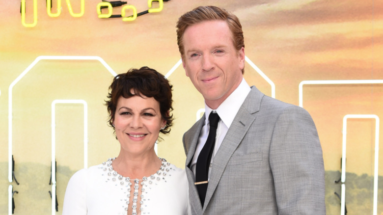 Helen McCrory et Damian Lewis souriant 