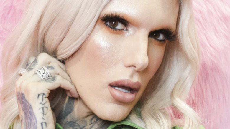 Jeffree Star sur le tapis rouge