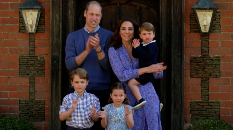 Le prince William, Kate Middleton et leurs enfants posent pour une photo