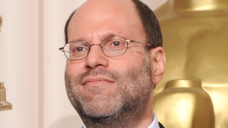 Scott Rudin porte des lunettes