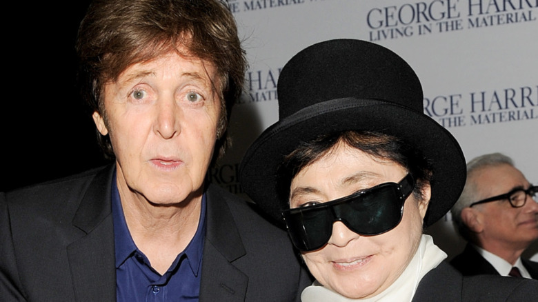 Paul McCartney et Yoko Ono sourient en 2011